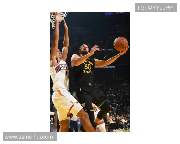 库里荣获西部月最佳球员奖，以高效表现引领球队取得胜利